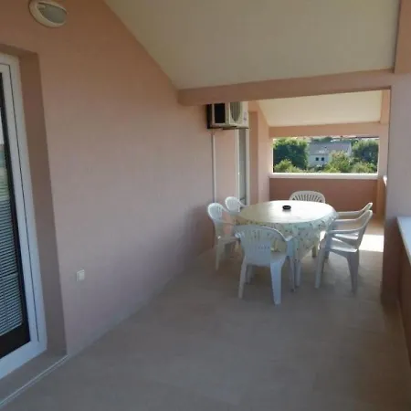 Family Friendly Apt With A Swimming Pool 公寓 *