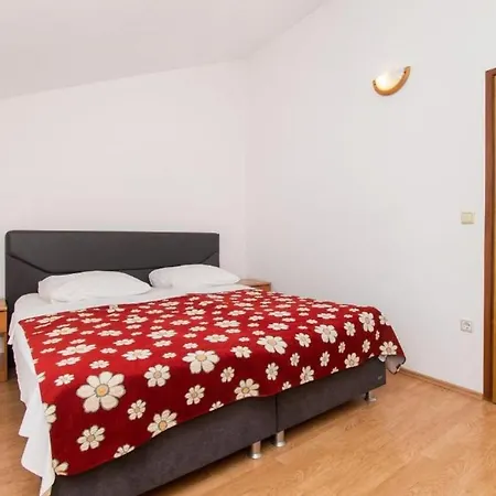 Family Friendly Apt With A Swimming Pool *