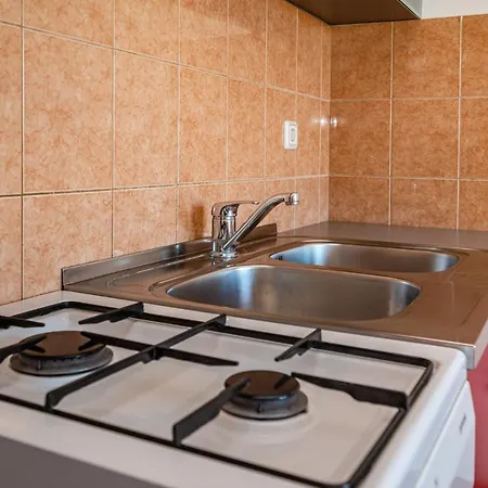 Family Friendly Apt With A Swimming Pool 公寓