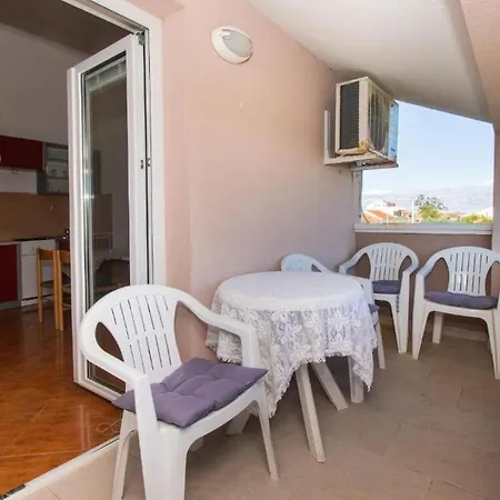 Family Friendly Apt With A Swimming Pool *